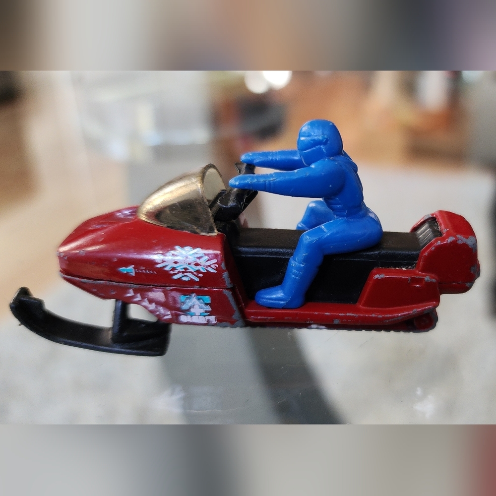 1998 Mattel Snowmobile 1:40 Scale Matchbox Vintage Die-cast